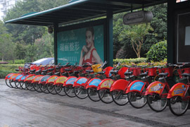 �޳��գ���ɫ���е�ͬʱ����ྻ����